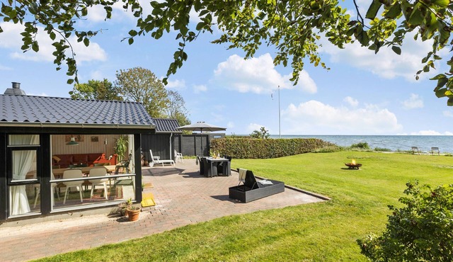 Cozy home in Bjert with house sea view