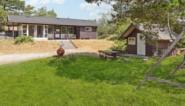 Cozy home in Blåvand with kitchen