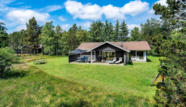 Cozy home in Blåvand with kitchen