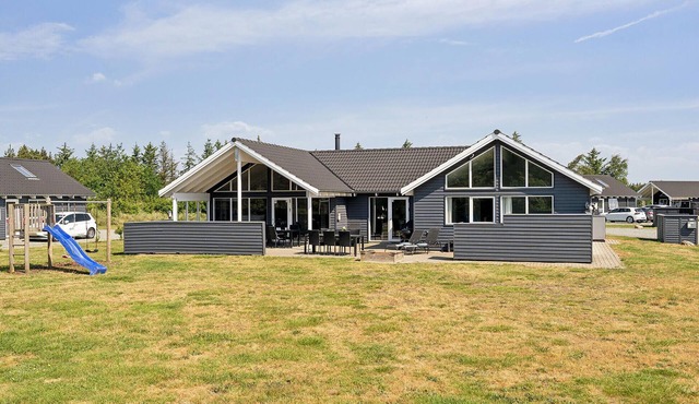 Cozy home in Blåvand with WiFi