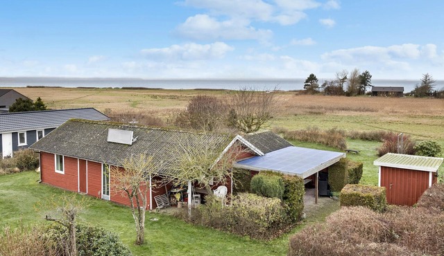 Cozy home in Bogense with WiFi