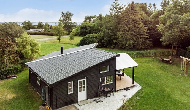 Cozy home in Bogø By with WiFi