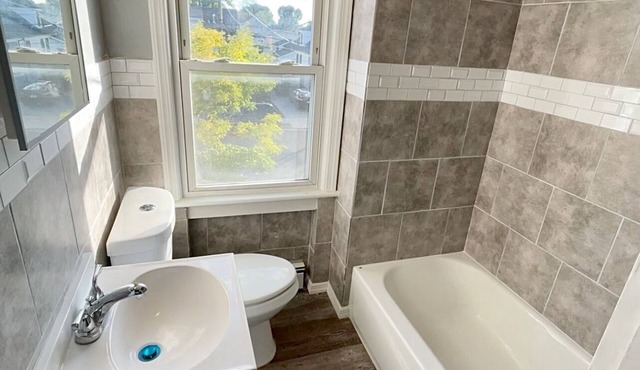 Cozy home in Bradley Park, within 3 minutes from the beach!