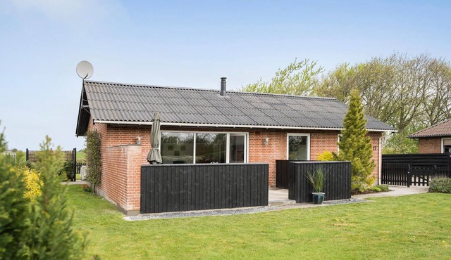 Cozy home in Bredebro with WiFi