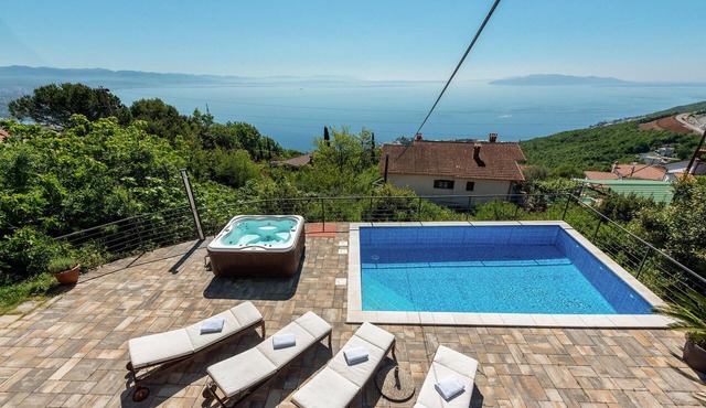 Cozy home in Bregi with swimming pool