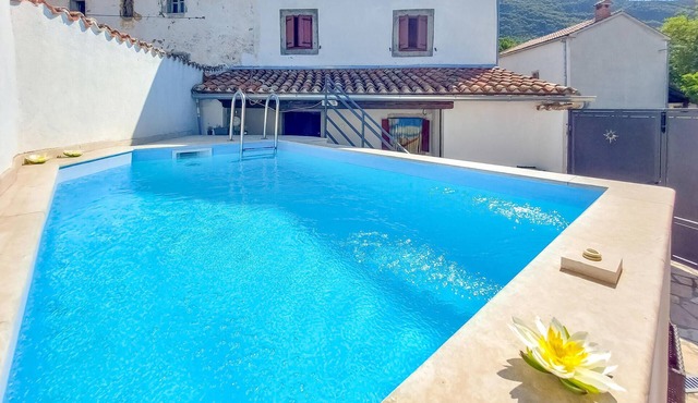 Cozy home in Buzet with WiFi