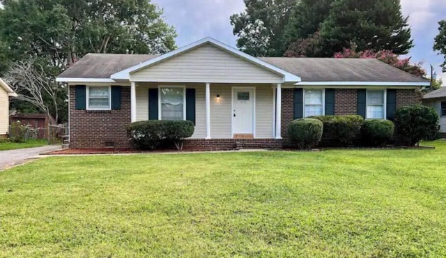 Cozy Home in Central Location, Gboro & High Point!