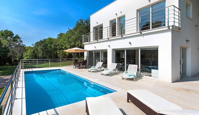 Cozy home in Cetina with private swimming pool, can be inside or outside