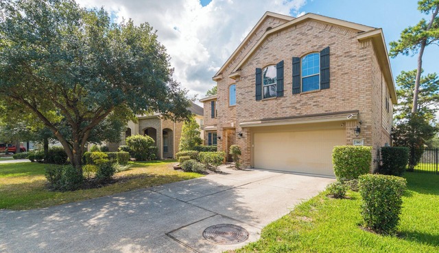 Cozy home in Creekside near Rob Flemming Park