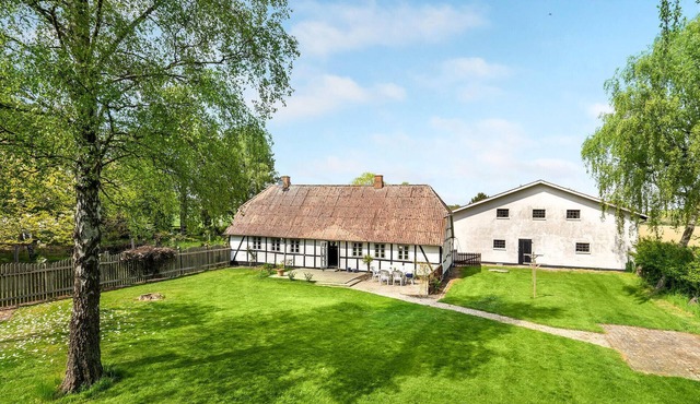 Cozy home in Dannemare with WiFi