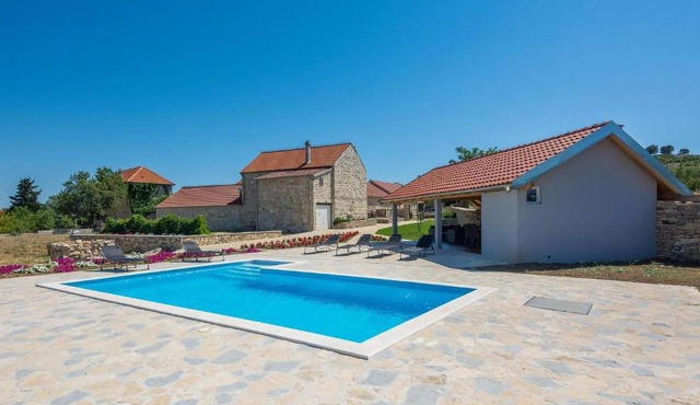 Cozy home in Donje Ceranje with WiFi