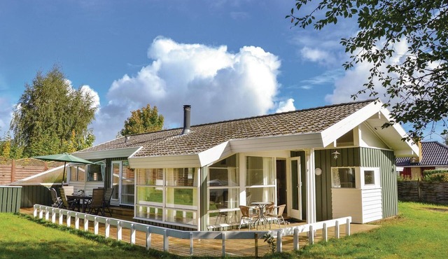 Cozy home in Dronningmølle with sauna