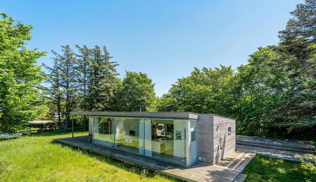 Cozy home in Dronningmølle with WiFi