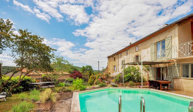 Cozy home in Dun with WiFi