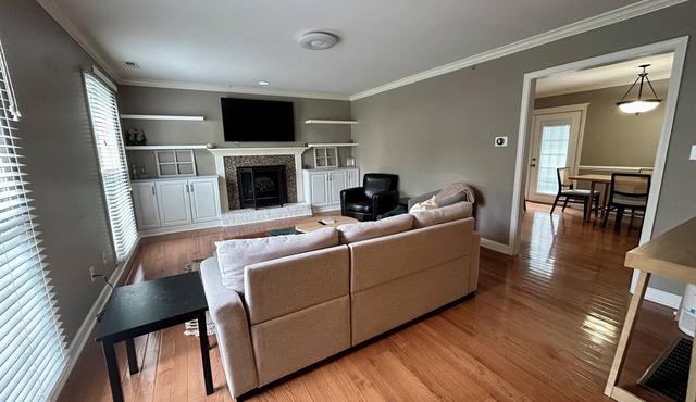 Cozy Home in East Louisville!