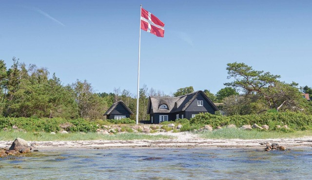 Cozy home in Ebeltoft with house sea view