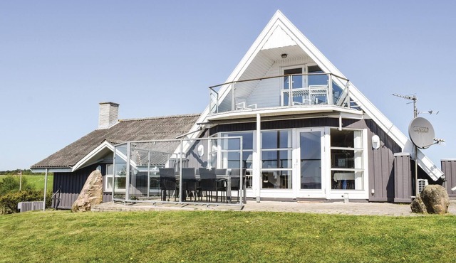 Cozy home in Ebeltoft with sauna