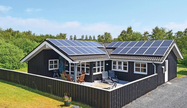 Cozy home in Ebeltoft with sauna