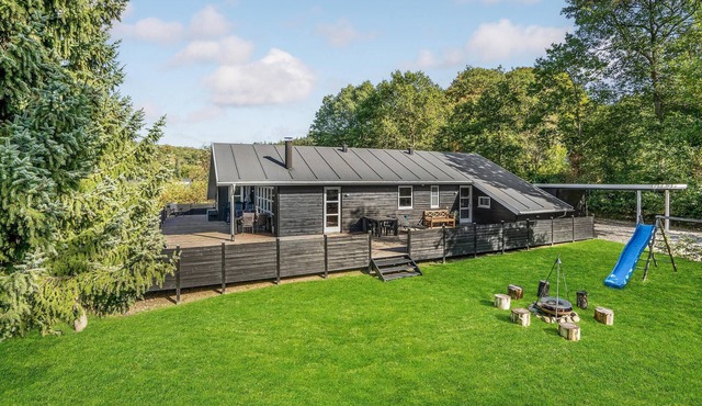 Cozy home in Ebeltoft with sauna