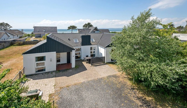 Cozy home in Ebeltoft with sauna