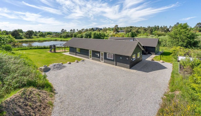 Cozy home in Ebeltoft with lake view