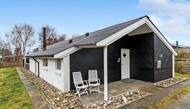 Cozy home in Ebeltoft with WiFi
