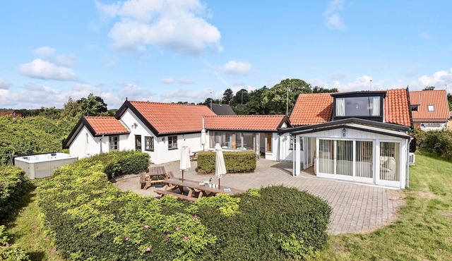 Cozy home in Ebeltoft with WiFi