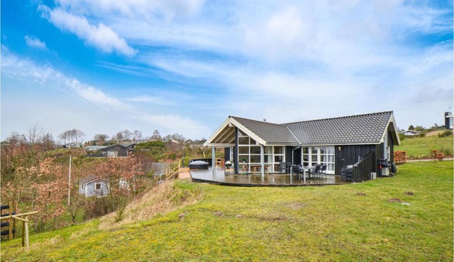 Cozy Home In Ebeltoft With Kitchen