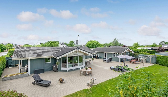 Cozy home in Egå with kitchen