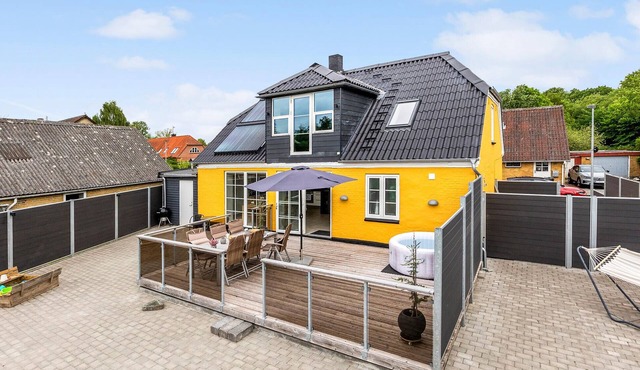 Cozy home in Egernsund with WiFi