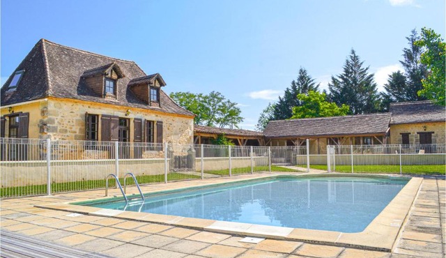 Cozy Home In Eglise Neuve D'issac