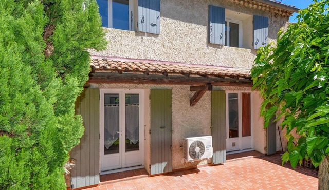 Cozy home in Eyguières with WiFi