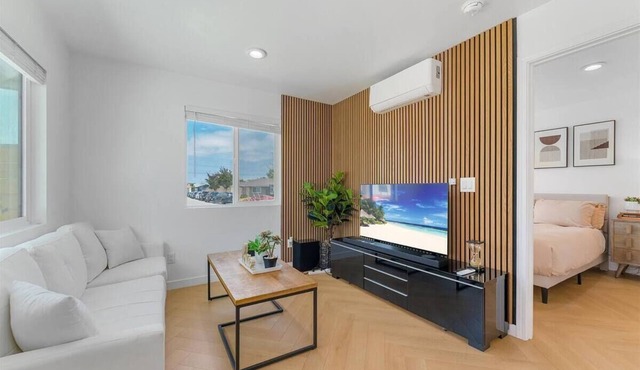 Cozy Home in Fountain Valley Near Disneyland