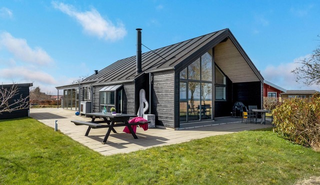 Cozy home in Frederikshavn with house sea view