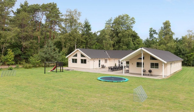 Cozy home in Frederiksværk with sauna
