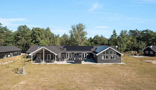 Cozy home in Frederiksværk with sauna