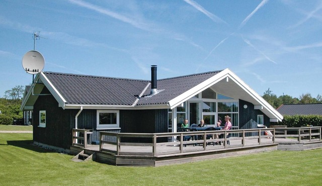 Cozy home in Frørup with sauna