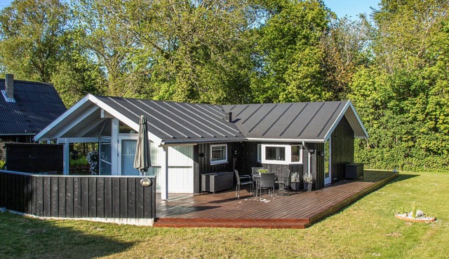 Cozy home in Frørup with kitchen