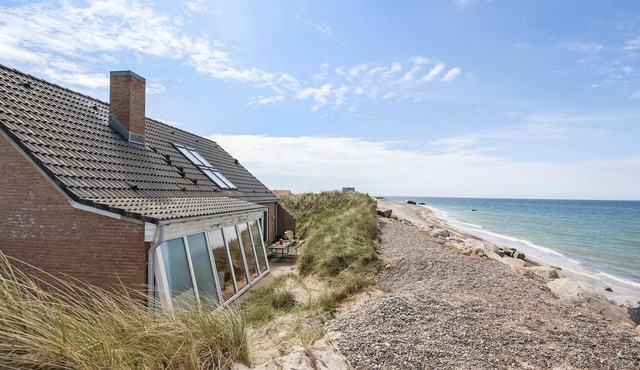 Cozy home in Frøstrup with sauna