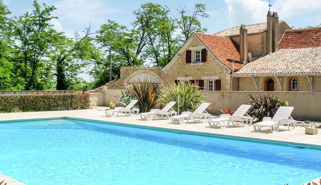 Cozy home in Gardonne with private swimming pool, can be inside or outside
