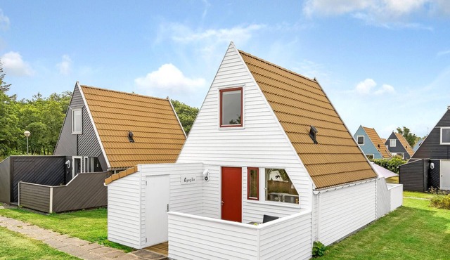 Cozy home in Gedser with WiFi