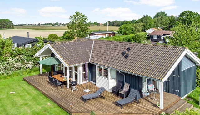 Cozy home in Gedser with WiFi