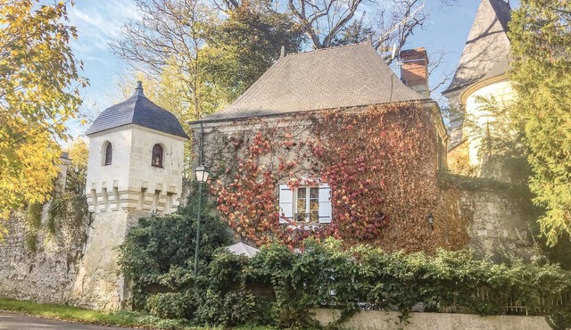 Cozy home in Gennes with kitchen