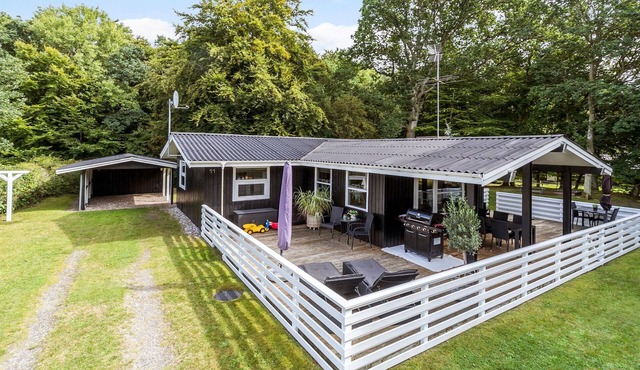 Cozy home in Glesborg with WiFi