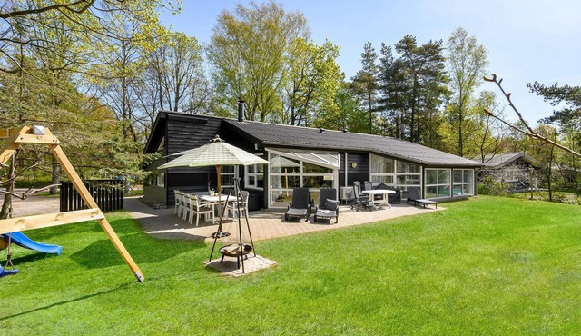 Cozy home in Glesborg with sauna