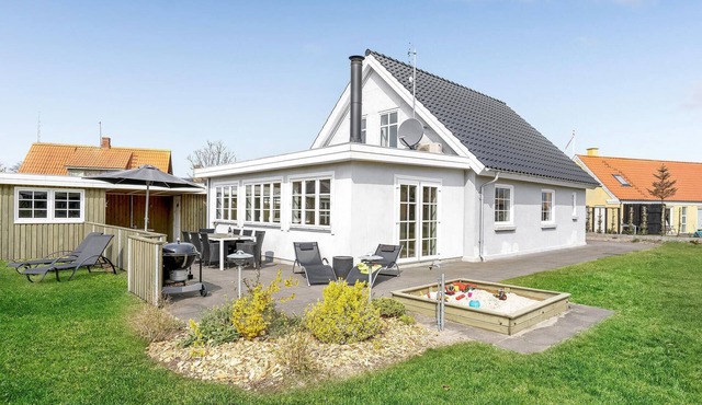 Cozy home in Glesborg with kitchen