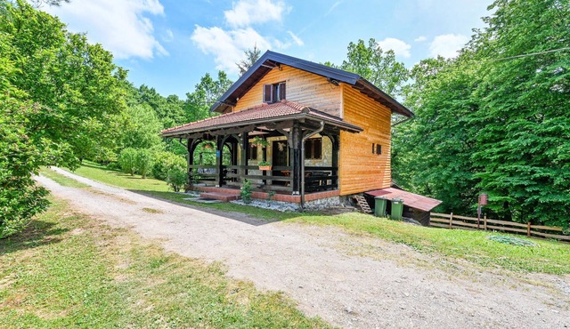 Cozy home in Gornje Stative with sauna