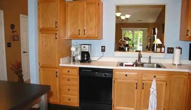 Cozy Home in Greenwood area!