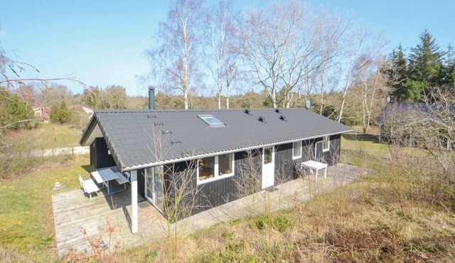 Cozy home in Grenaa with WiFi