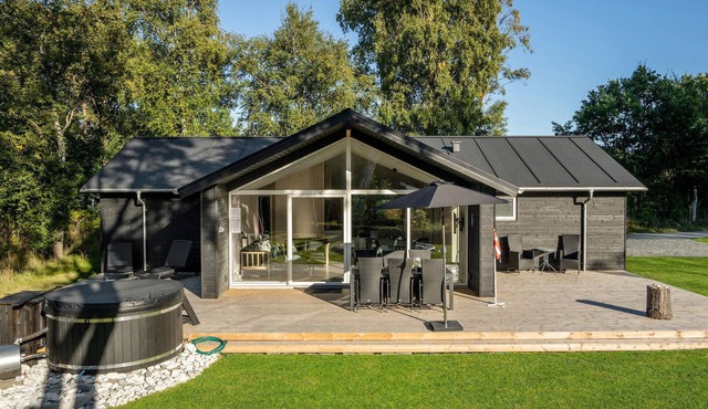 Cozy home in Grenaa with kitchen